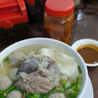 シェムリアップ　ローカルワンタン麺の朝食　ミーキエウ