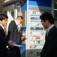 JR稲毛駅にて駅頭活動後、パリへ出発