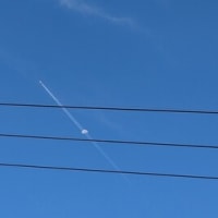 上を見て空