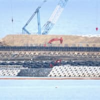 ７月１１日の辺野古側埋め立て工区と大浦湾の様子