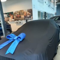 新車のマツダ３と馬の雨避け小屋建設開始
