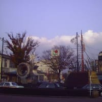 直方駅前にて　2000年12月