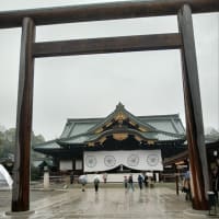 雨の靖国神社