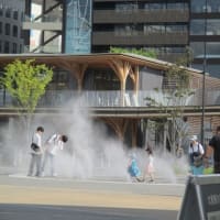 ゲートパーク広島の霧噴霧器がこどもたちに人気です・・・猛暑日でもクールダウンしてくれる人気スポットです