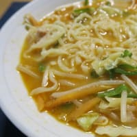 牛乳屋の味噌ラーメン、炊屋食堂の田舎定食・・・庶民の味。