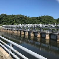 十六橋の水門と日橋川