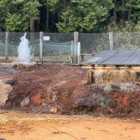 故郷の風景（４１）　木部谷温泉間歇泉と旧道面家住宅