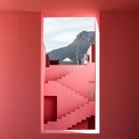 フォレストドームのある風景〜異国情緒あふれるピンクの階段