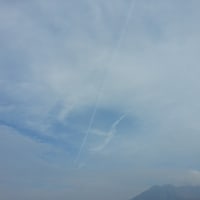 桜島と飛行機雲