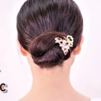 The point of making a beautiful Bun hairstyle is to curl hair flow + hand adjustment + hair tips.