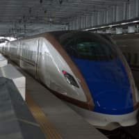 飯山駅を発着する北陸新幹線はくたか５５５号　金沢行き