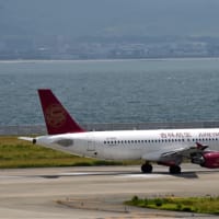 真紅の特別塗装機が飛来した❣ ️吉祥航空 Airbus A321-200 (B-8317) だ。
