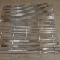 スズメ蜂対策用の金網が、出来上がりました。