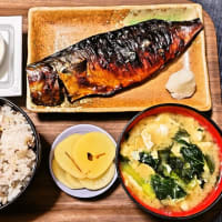 家で朝ごはん（十六穀ごはんに鯖の西京漬、納豆、小松菜とわかめと卵のみそ汁、たくあん）（2025年6月14日）