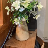 ダイソーの造花で、ちょっと華やかに‼️