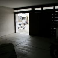 梅雨が近づいてきました。バイクは屋内保管が安心です。