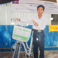 カンボジアの子どもに自転車プレゼント！！