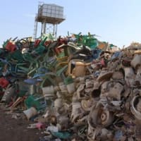 2022年12月号　カクマの環境改善のための大掃除とゴミのリサイクル　