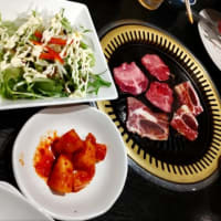近所の焼肉屋さんへ