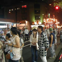変わってゆく甲州街道の商店街