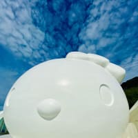 キティちゃんと「青い空と白い雲」by　空倶楽部