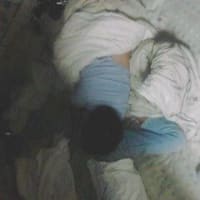 笑ってしまう寝相