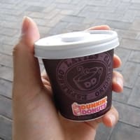 ドーナツの袋とエスプレッソのカップ