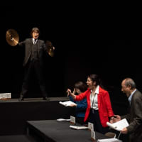 シンバルは日本版だけの演出です