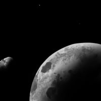 やっぱり月面から飛び出した破片？ 地球を周回しているように見える準衛星“カモオアレワ”を生み出したクレーターを特定