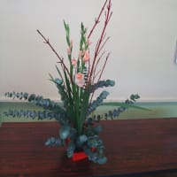 サンゴミズキを使用した季節の生け花