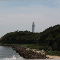 穏やかな太平洋を見守る灯台