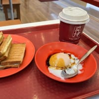 朝食は カヤトースト