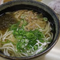 うどんの天と巻き寿司、魚屋さん