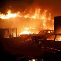 「仕事増」狙った可能性：１３７人死亡のチリ山火事、消防士ら２人を放火容疑で拘束