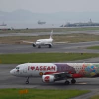 関空 初登場 派手な塗装機 ‼️ フィリピン・エアアジア Airbus A320-200 (RP-C8972) マニラ➡︎関空 