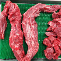 牛ネックで作る角切り肉：煮込み用