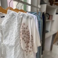 KELEN  アシメトリーデザインギャザードレスと本日のディスプレイ