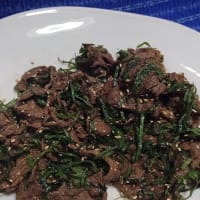 【05/12晩御飯】宮崎県産黒毛和牛大葉混ぜ、最初は大葉でお味チェックなんだね：D