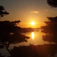 松島の朝日 夕暮れの窓辺で