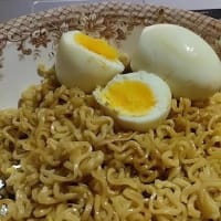 Pancit canton with egg