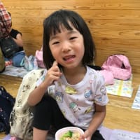 ３歳児 ひまわり組 園外保育～多摩川で水遊びを楽しもう～