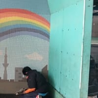 つっちーに関東第一の壁画を張って貰う・・・