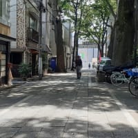 深緑の鬼子母神参道