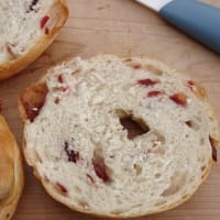 さくらベーカリーの クランベリーベーグル
