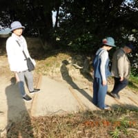 福島県稲苗代町の沼尻鉄道保存会の来訪で古墳など見学