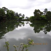 金沢市兼六園④七福神山と栄螺山そして水鏡！