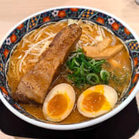 味噌屋蔵之介千葉おゆみ野店＠鎌取　巨大な角煮が乗った角煮味噌らーめんに豪快な唐揚げが自慢の新店？！　