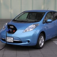 大雪での立ち往生、電気自動車(EV)は？検証結果は「動かせない危険性あり」「オートエアコンは大幅に電力を消費」