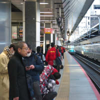 東京駅２１番線ホームを発着する東北新幹線やまびこ２０５号　仙台行き