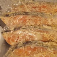 到来物の奈良漬けの酒粕を利用して自家製の豚ロース肉と鮭の粕漬を作る